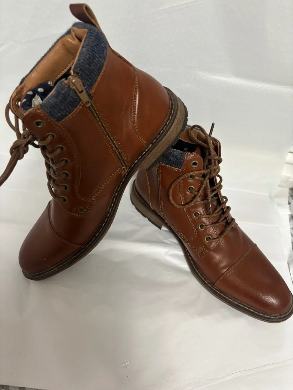Men boots size 9